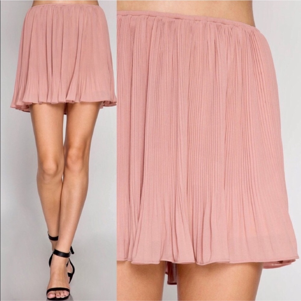New Mini Skirt w: Micro pleated fabric